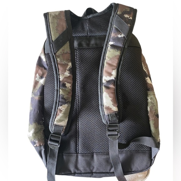 Quiksilver Camo Backpack Large Approx. 16 x 13 x 6 - Picture 8 of 8